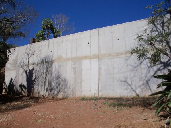 concrete-slabs-and-retaining-walls